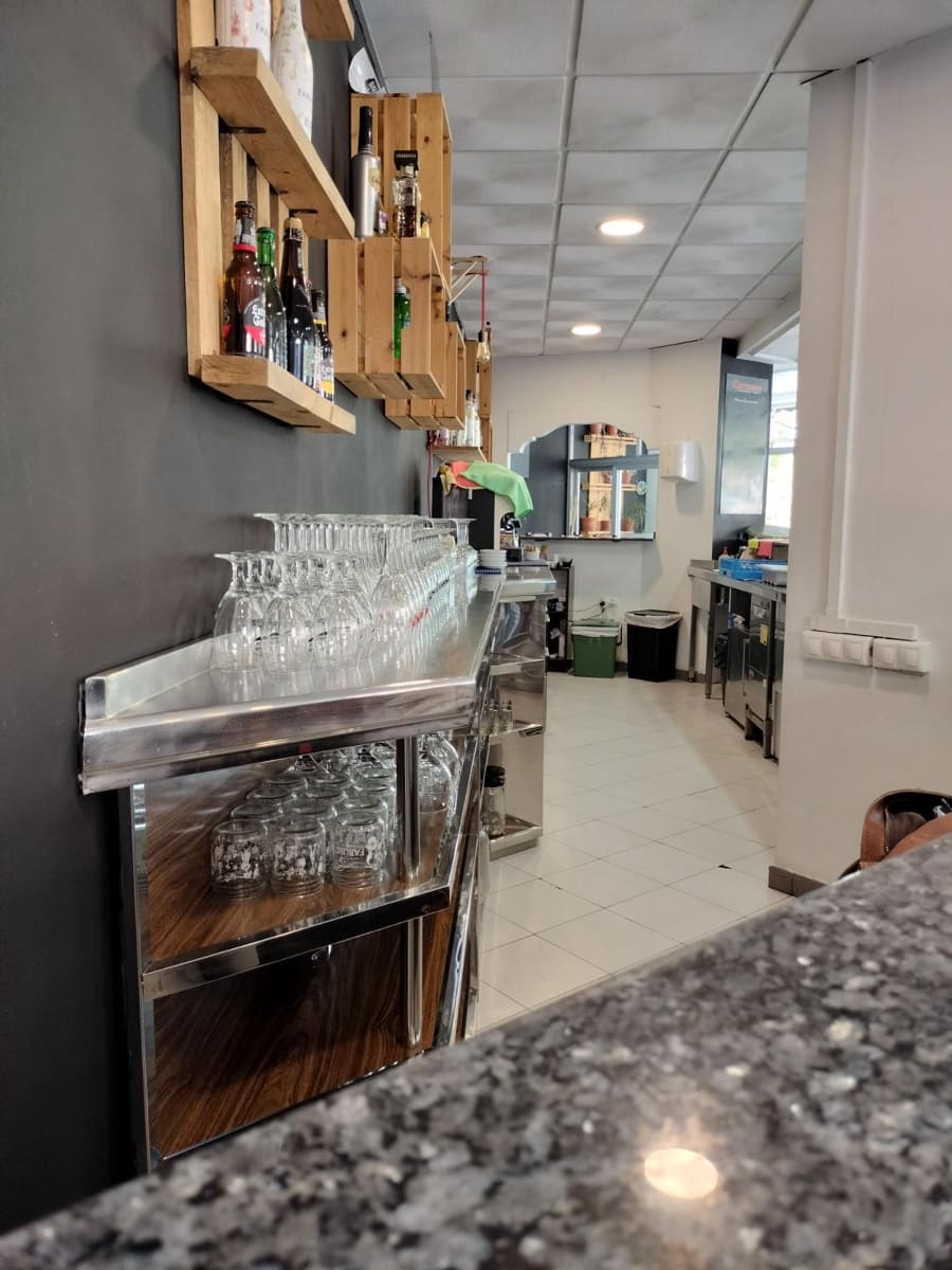 1 bedroom Commercial for rent in Alicante / Alacant city - € 850 (Ref: 10112010)