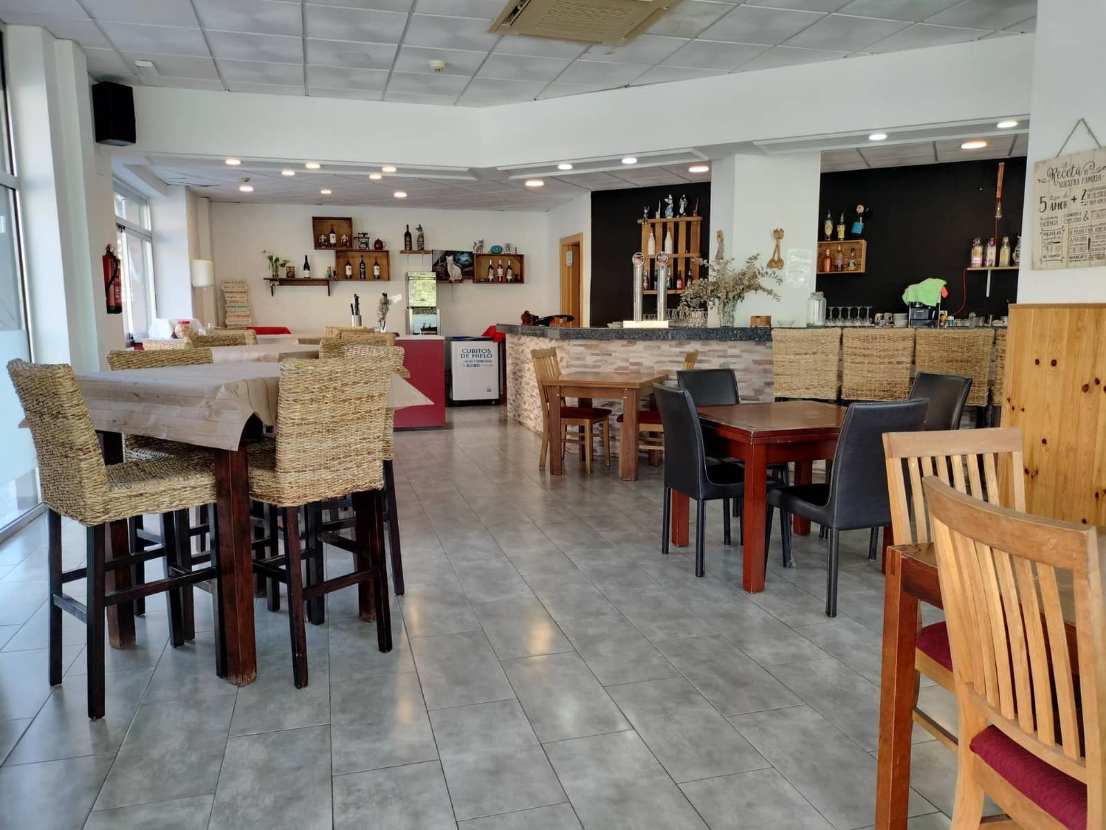1 bedroom Commercial for rent in Alicante / Alacant city - € 850 (Ref: 10112010)