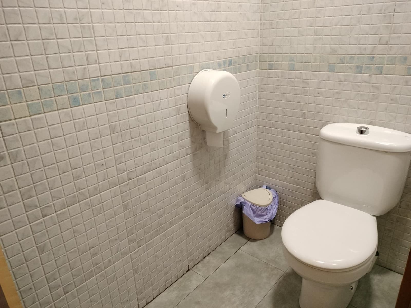 1 bedroom Commercial for rent in Alicante / Alacant city - € 850 (Ref: 10112010)