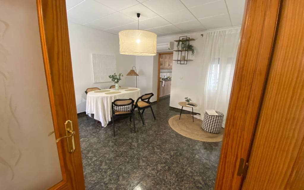 4 makuuhuone Omakotitalo myytävänä paikassa Sax - 120 000 € (Ref: 10091443)