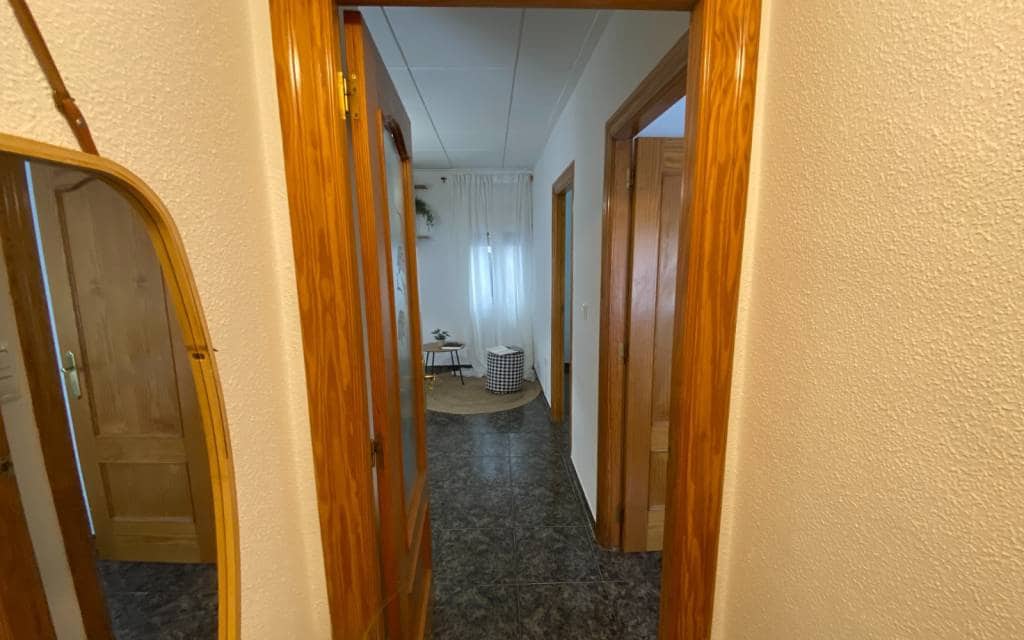 4 makuuhuone Omakotitalo myytävänä paikassa Sax - 120 000 € (Ref: 10091443)