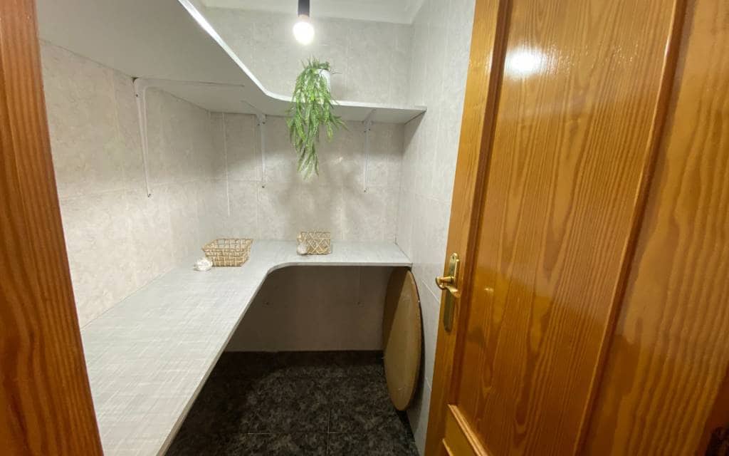 4 makuuhuone Omakotitalo myytävänä paikassa Sax - 120 000 € (Ref: 10091443)