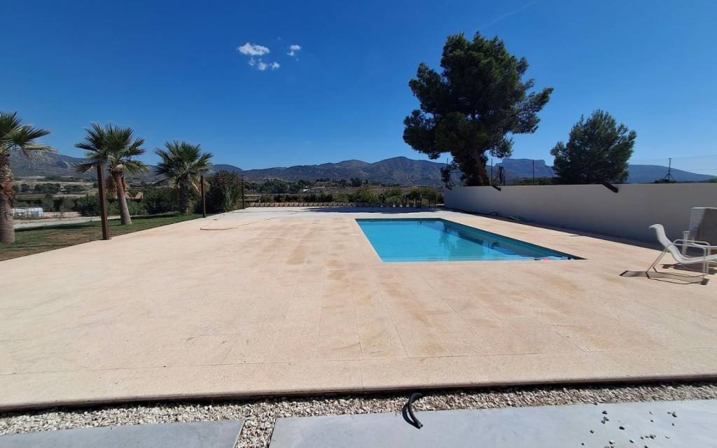 7 sovrum Villa till salu i Sax med pool garage - 599 995 € (Ref: 10130610)
