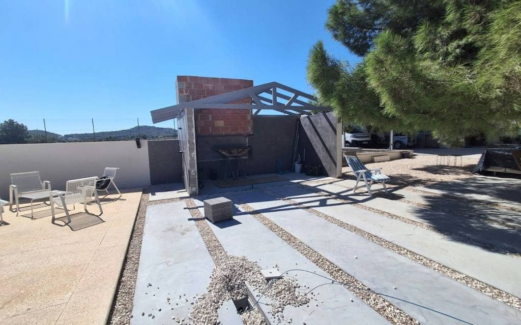 7 sovrum Villa till salu i Sax med pool garage - 599 995 € (Ref: 10130610)