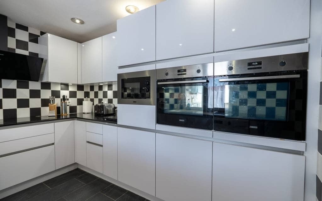 5 sypialnia Willa na sprzedaż w Villena z basenem garażem - 325 000 € (Ref: 10158688)