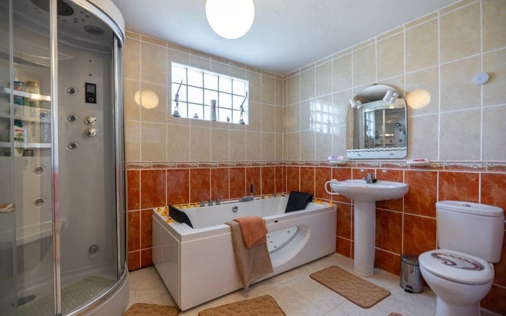 5 sypialnia Willa na sprzedaż w Villena z basenem garażem - 325 000 € (Ref: 10158688)
