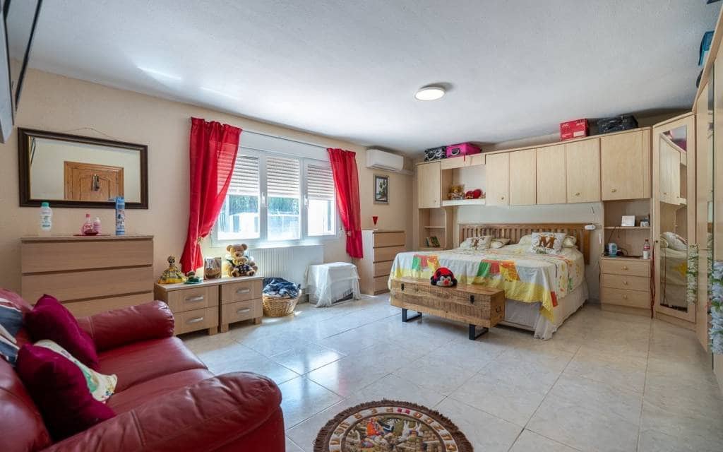 5 sypialnia Willa na sprzedaż w Villena z basenem garażem - 325 000 € (Ref: 10158688)