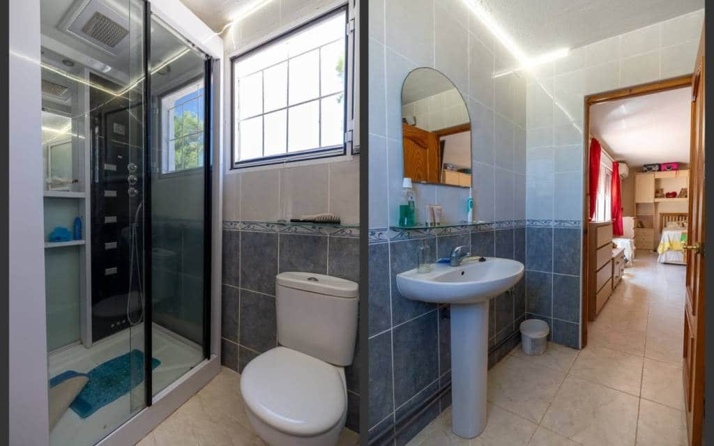 5 sypialnia Willa na sprzedaż w Villena z basenem garażem - 325 000 € (Ref: 10158688)