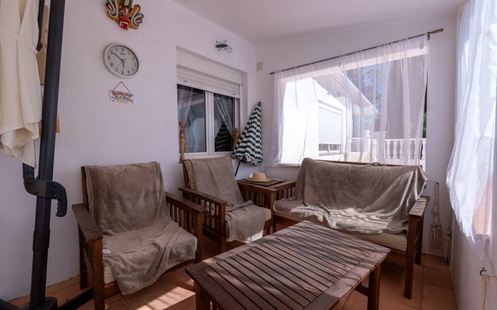 5 sypialnia Willa na sprzedaż w Villena z basenem garażem - 325 000 € (Ref: 10158688)