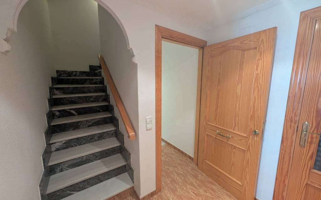 4 soverom Hus til salgs i Sax med garasje - € 199 995 (Ref: 10163330)