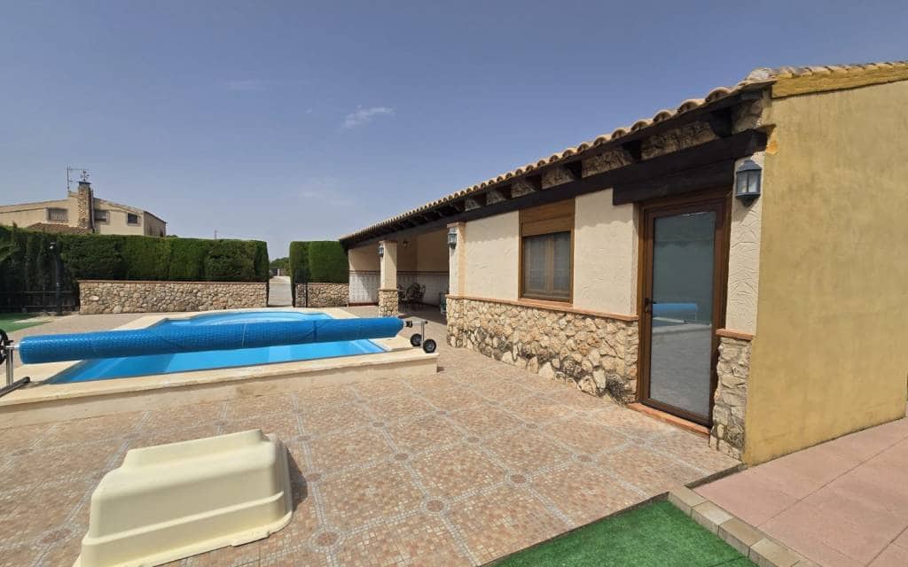 4 sypialnia Finka/Dom wiejski na sprzedaż w Villena z basenem garażem - 395 000 € (Ref: 10175613)