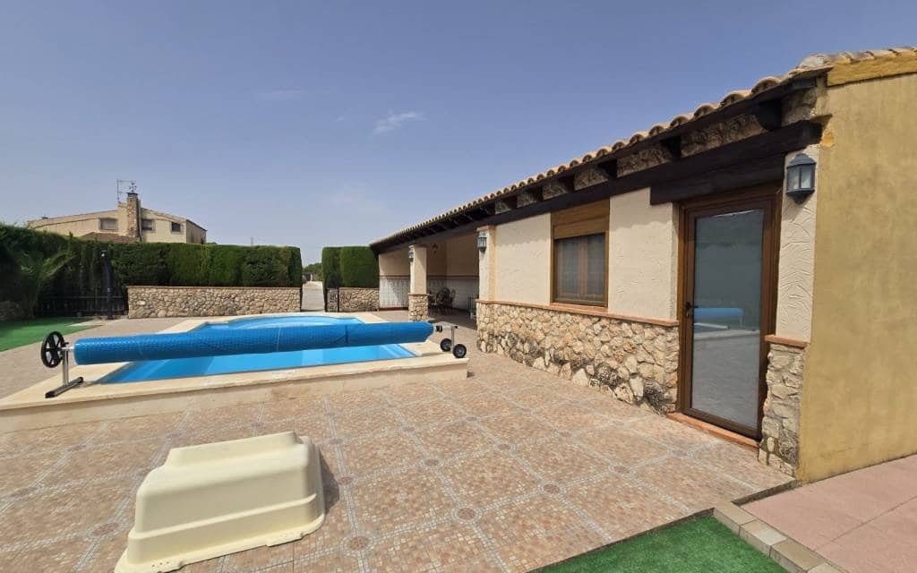 4 sypialnia Finka/Dom wiejski na sprzedaż w Villena z basenem garażem - 395 000 € (Ref: 10175613)