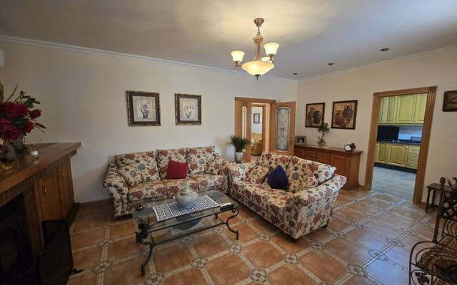 4 soveværelse Finca/Landehus til salg i Villena med swimmingpool garage - € 395.000 (Ref: 10175613)