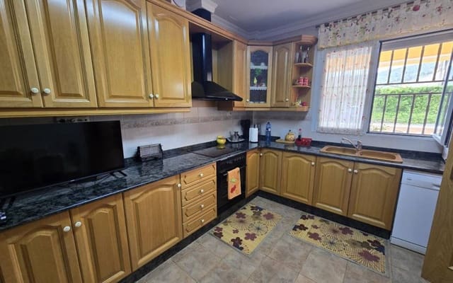 4 soveværelse Finca/Landehus til salg i Villena med swimmingpool garage - € 395.000 (Ref: 10175613)