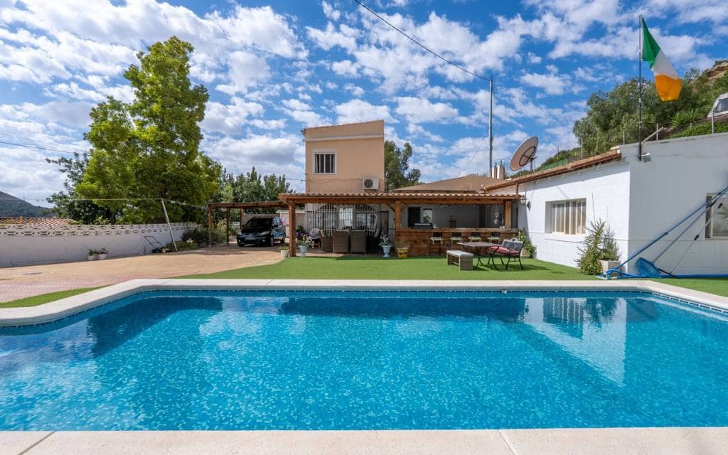 4 soveværelse Villa til salg i Petrel / Petrer med swimmingpool - € 324.950 (Ref: 10179375)