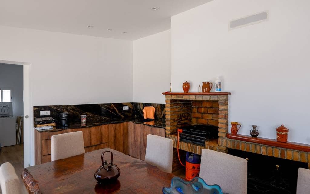 4 soveværelse Villa til salg i Sax med swimmingpool garage - € 425.000 (Ref: 10181631)