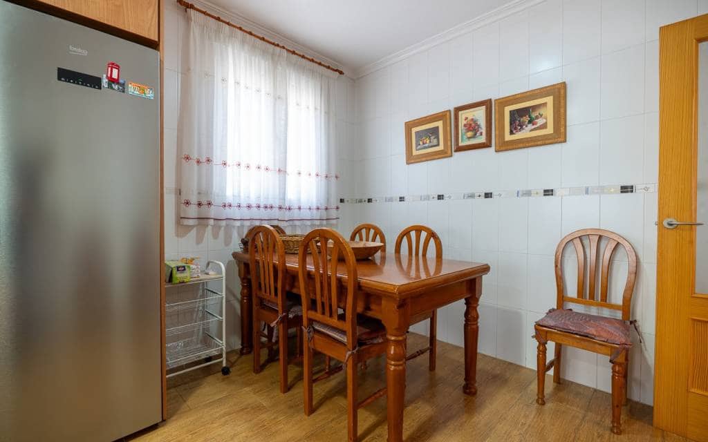 4 soveværelse Villa til salg i Sax med swimmingpool garage - € 425.000 (Ref: 10181631)