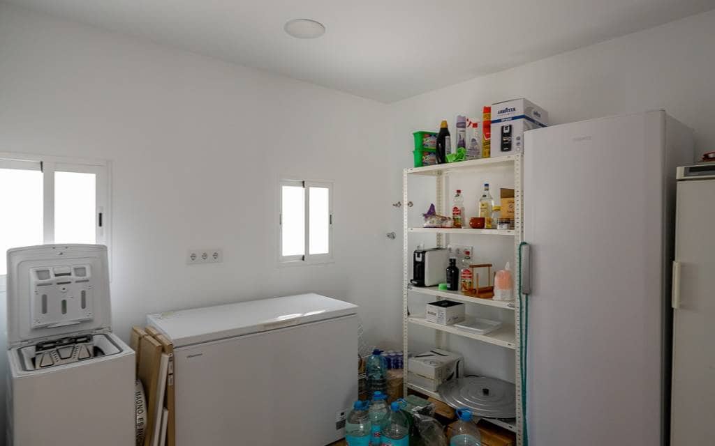 4 soveværelse Villa til salg i Sax med swimmingpool garage - € 425.000 (Ref: 10181631)