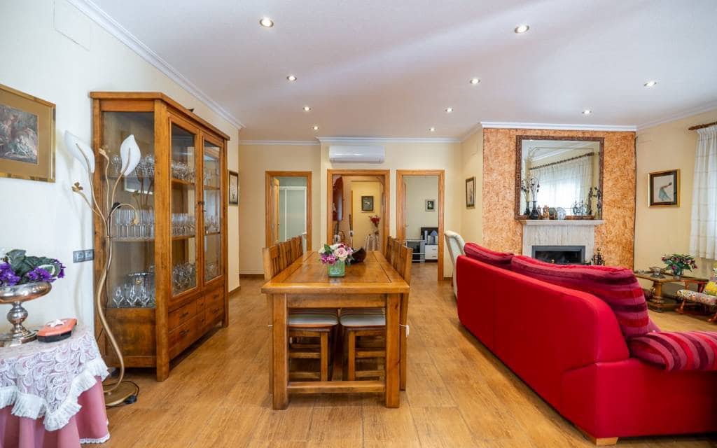 4 soveværelse Villa til salg i Sax med swimmingpool garage - € 425.000 (Ref: 10181631)