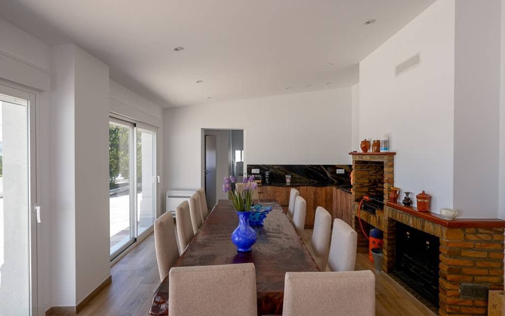 4 soveværelse Villa til salg i Sax med swimmingpool garage - € 425.000 (Ref: 10181631)