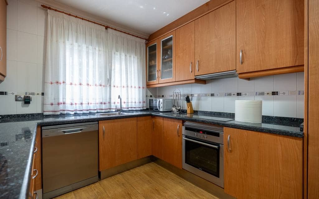 4 soveværelse Villa til salg i Sax med swimmingpool garage - € 425.000 (Ref: 10181631)