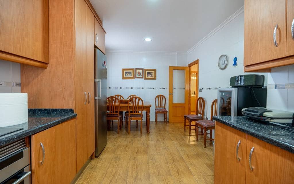 4 soveværelse Villa til salg i Sax med swimmingpool garage - € 425.000 (Ref: 10181631)