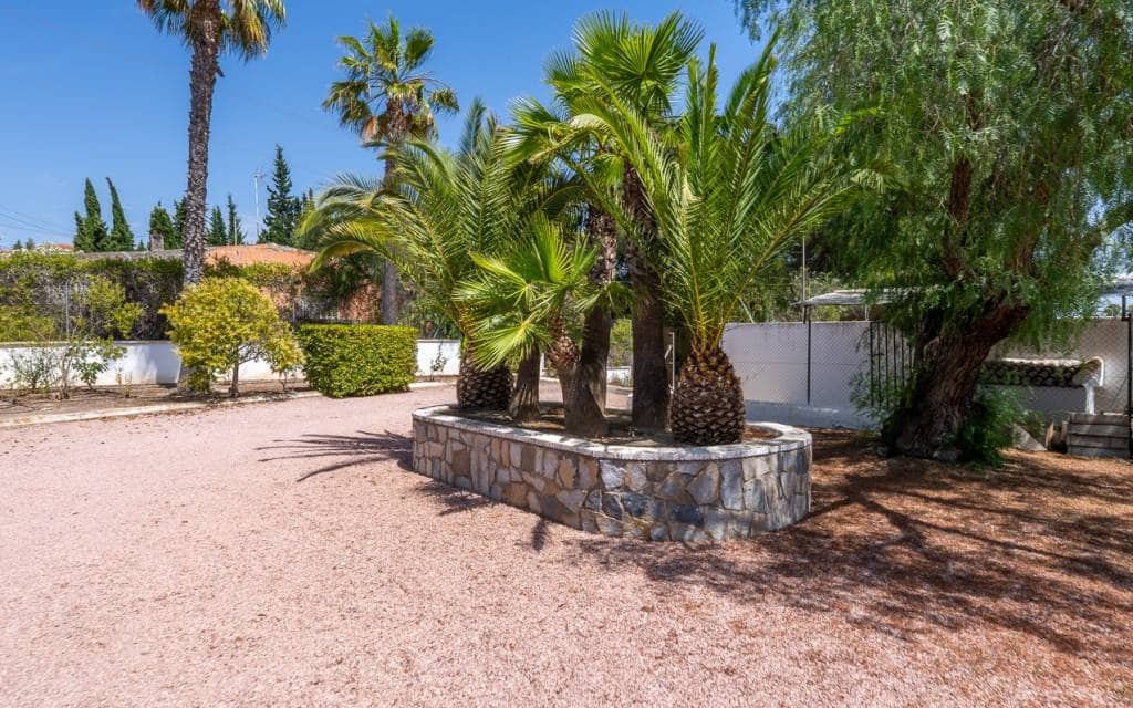 4 soveværelse Villa til salg i Sax med swimmingpool garage - € 425.000 (Ref: 10181631)