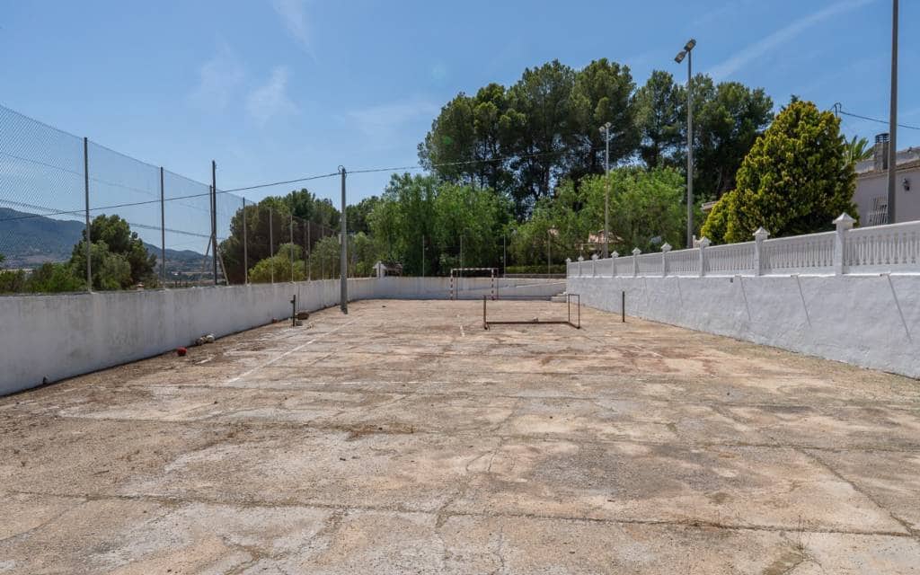 4 soveværelse Villa til salg i Sax med swimmingpool garage - € 425.000 (Ref: 10181631)