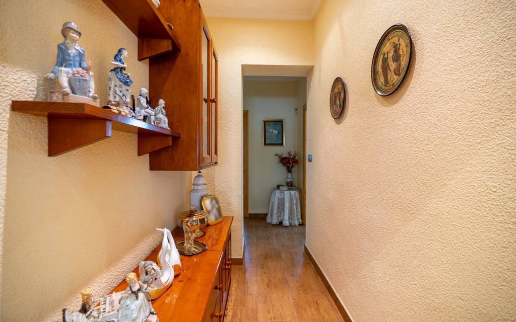 4 soveværelse Villa til salg i Sax med swimmingpool garage - € 425.000 (Ref: 10181631)