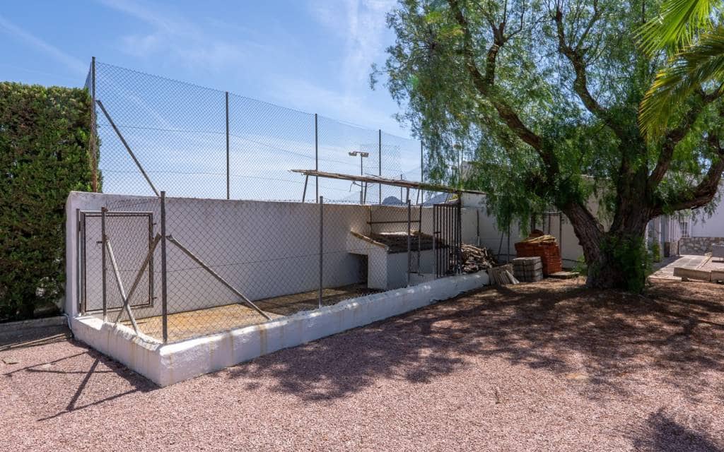 4 soveværelse Villa til salg i Sax med swimmingpool garage - € 425.000 (Ref: 10181631)