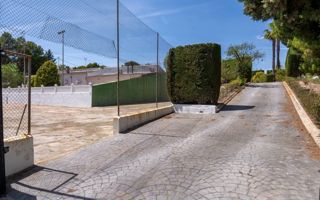 4 soveværelse Villa til salg i Sax med swimmingpool garage - € 425.000 (Ref: 10181631)