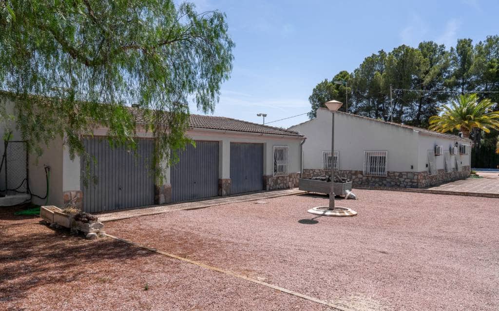 4 soveværelse Villa til salg i Sax med swimmingpool garage - € 425.000 (Ref: 10181631)