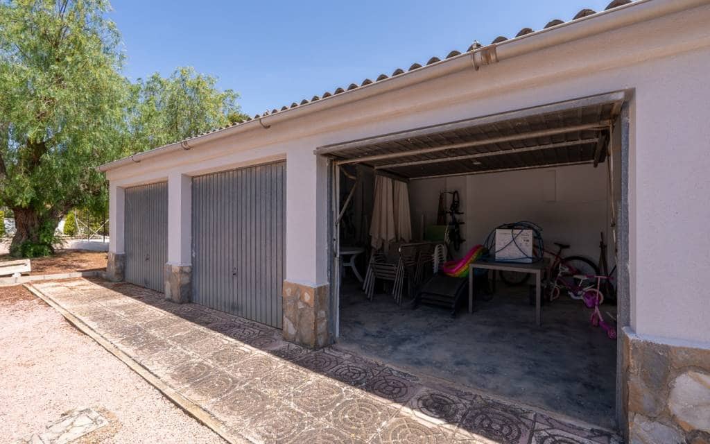 4 soveværelse Villa til salg i Sax med swimmingpool garage - € 425.000 (Ref: 10181631)