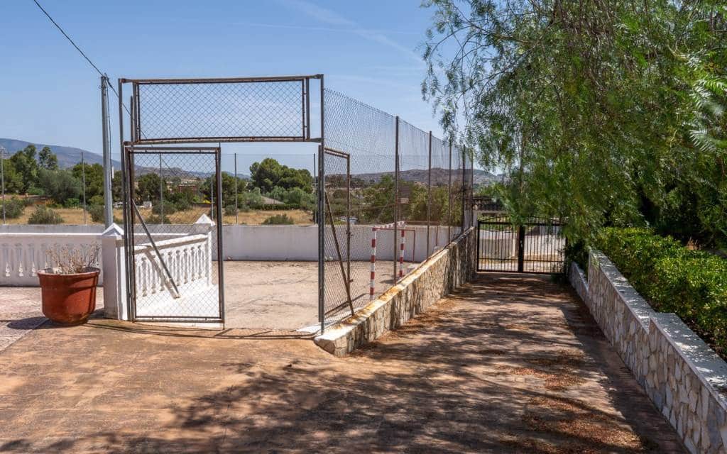 4 soveværelse Villa til salg i Sax med swimmingpool garage - € 425.000 (Ref: 10181631)