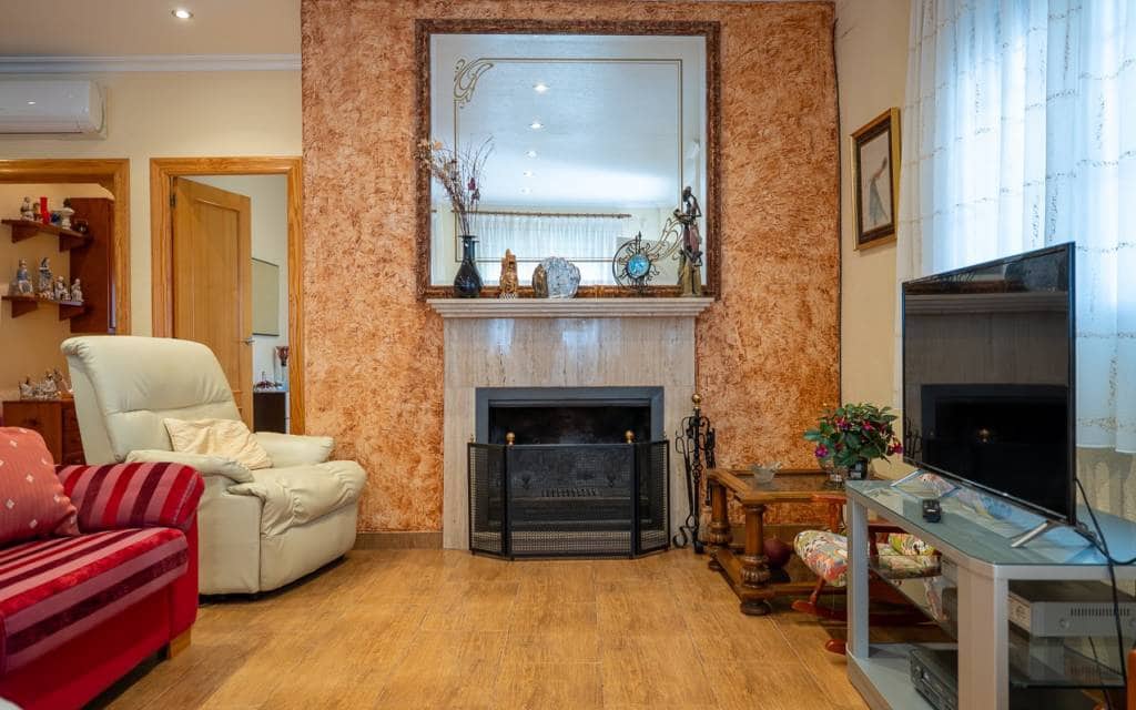 4 soveværelse Villa til salg i Sax med swimmingpool garage - € 425.000 (Ref: 10181631)