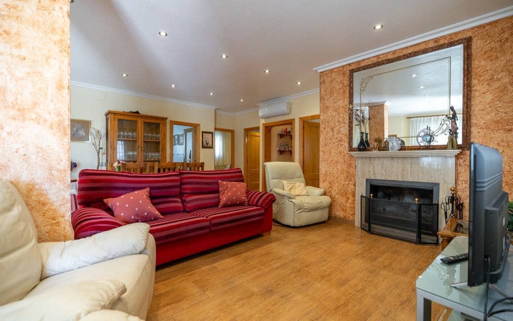 4 soveværelse Villa til salg i Sax med swimmingpool garage - € 425.000 (Ref: 10181631)