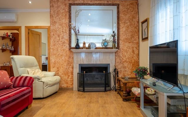 4 bedroom Villa for sale in Sax with pool garage - € 425,000 (Ref: 10181631)