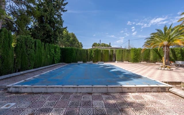 4 bedroom Villa for sale in Sax with pool garage - € 425,000 (Ref: 10181631)