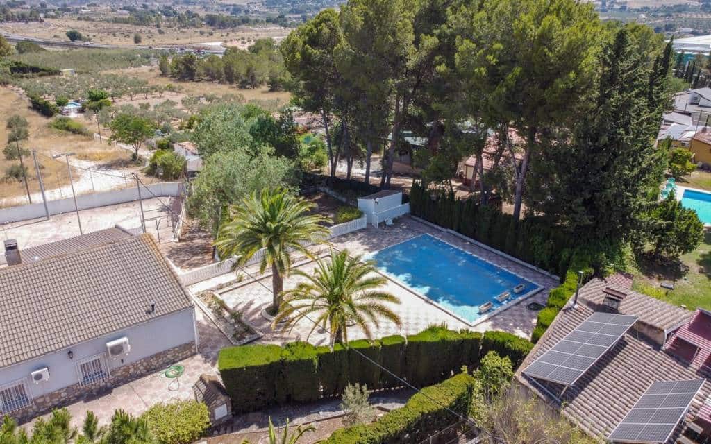 4 soveværelse Villa til salg i Sax med swimmingpool garage - € 425.000 (Ref: 10181631)