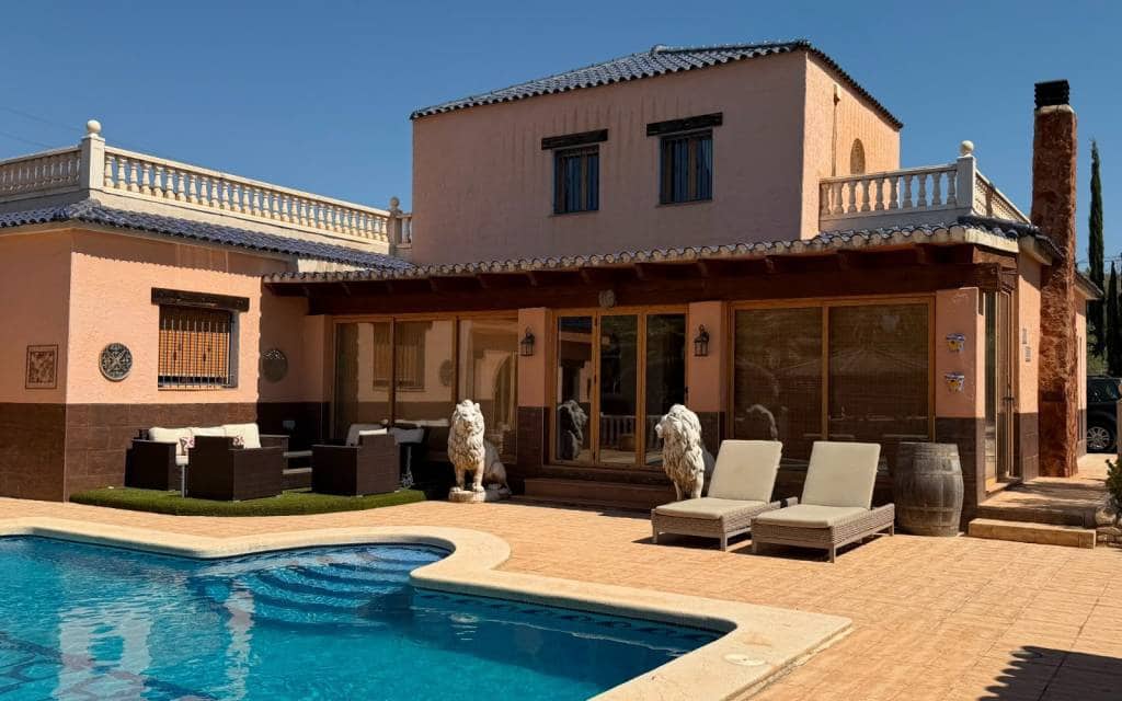 6 slaapkamer Villa te koop in Salinas met zwembad garage - € 595.000 (Ref: 10182088)