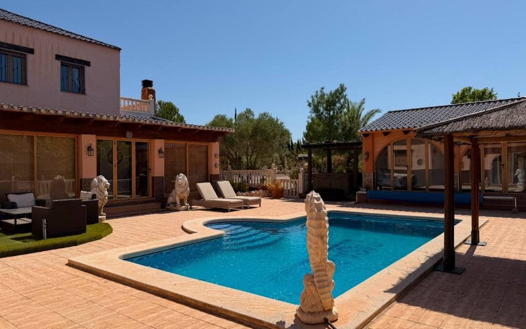 6 slaapkamer Villa te koop in Salinas met zwembad garage - € 595.000 (Ref: 10182088)