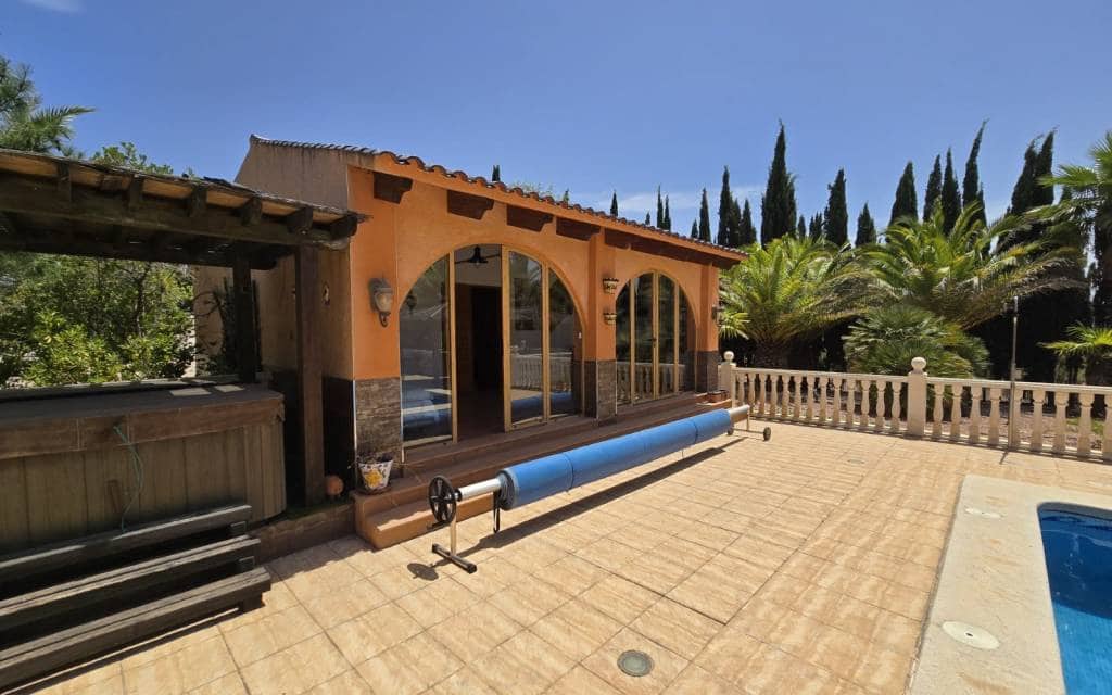 6 slaapkamer Villa te koop in Salinas met zwembad garage - € 595.000 (Ref: 10182088)