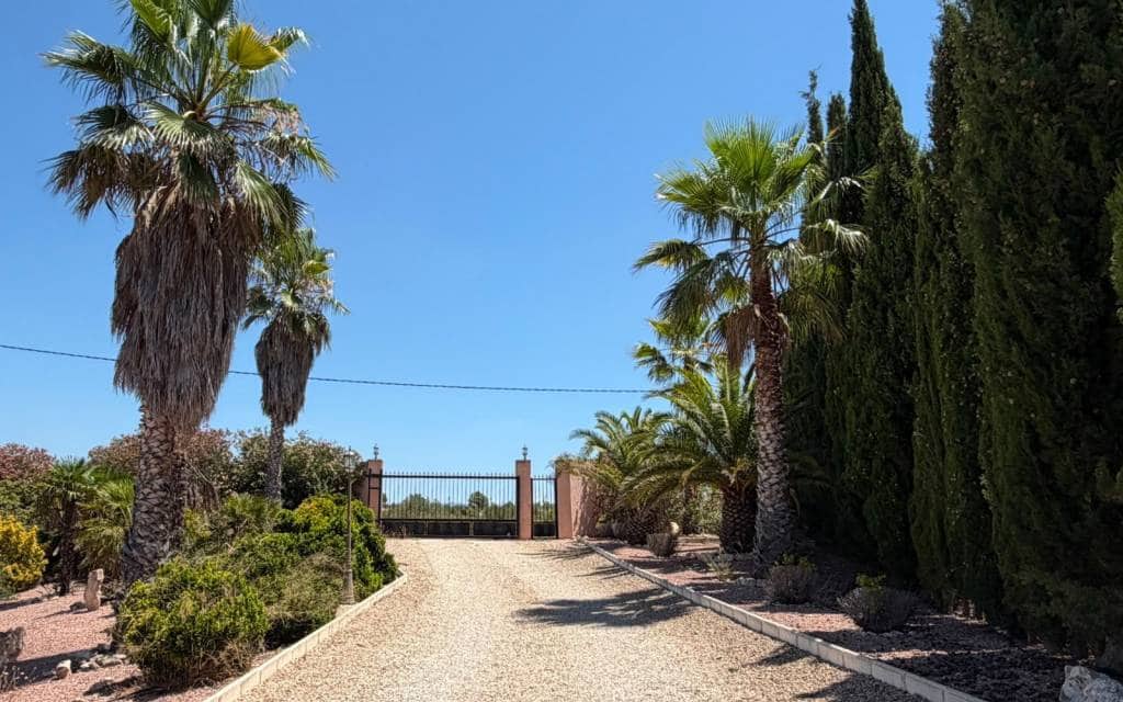 6 slaapkamer Villa te koop in Salinas met zwembad garage - € 595.000 (Ref: 10182088)