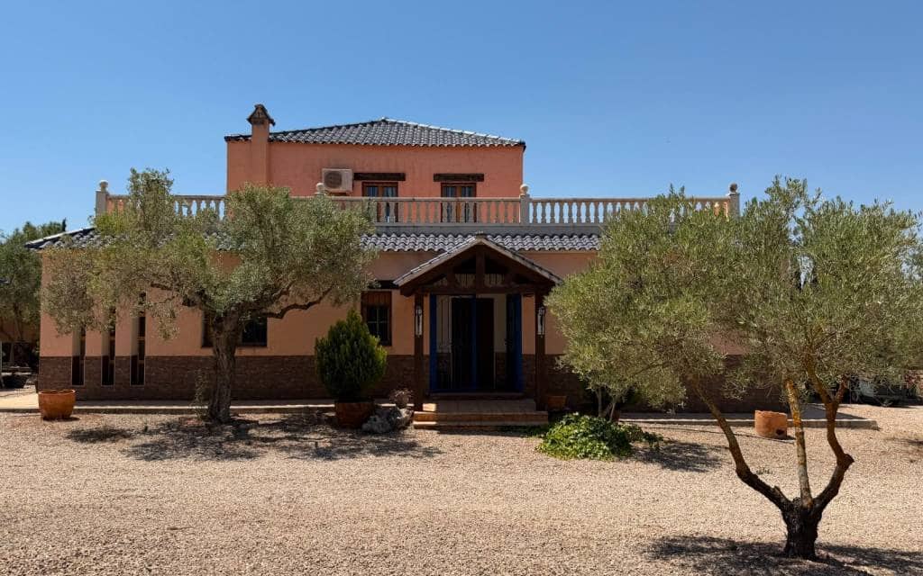 6 slaapkamer Villa te koop in Salinas met zwembad garage - € 595.000 (Ref: 10182088)