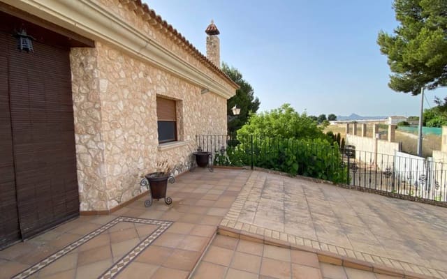 5 bedroom Villa for sale in Villena with pool garage - € 450,000 (Ref: 6919990)