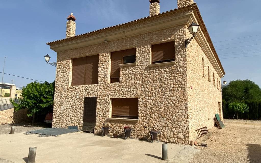 5 bedroom Villa for sale in Villena with pool garage - € 450,000 (Ref: 6919990)