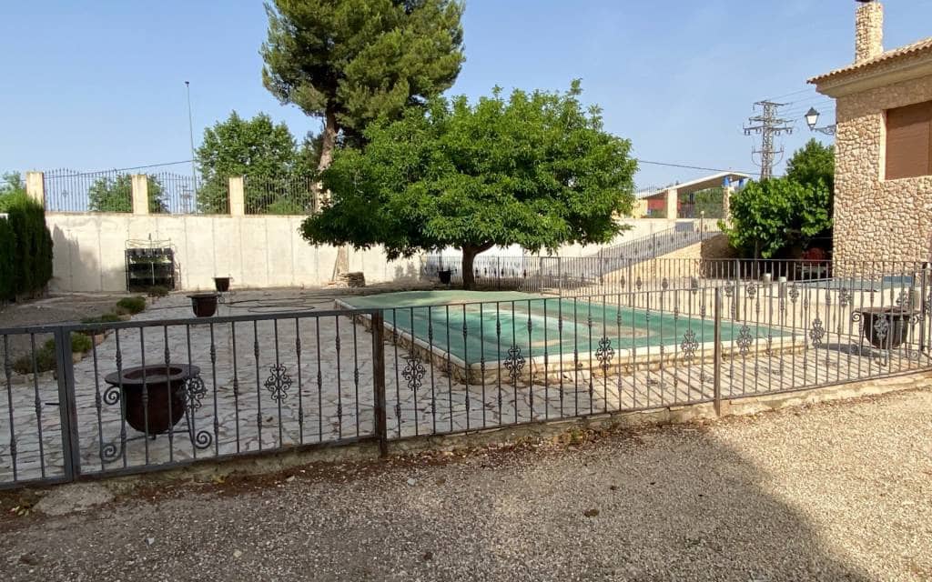 5 bedroom Villa for sale in Villena with pool garage - € 450,000 (Ref: 6919990)