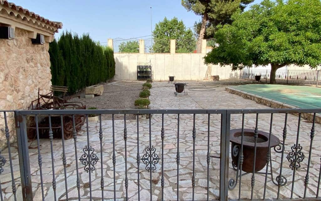 5 bedroom Villa for sale in Villena with pool garage - € 450,000 (Ref: 6919990)