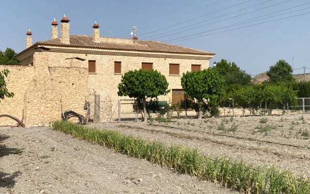 5 bedroom Villa for sale in Villena with pool garage - € 450,000 (Ref: 6919990)