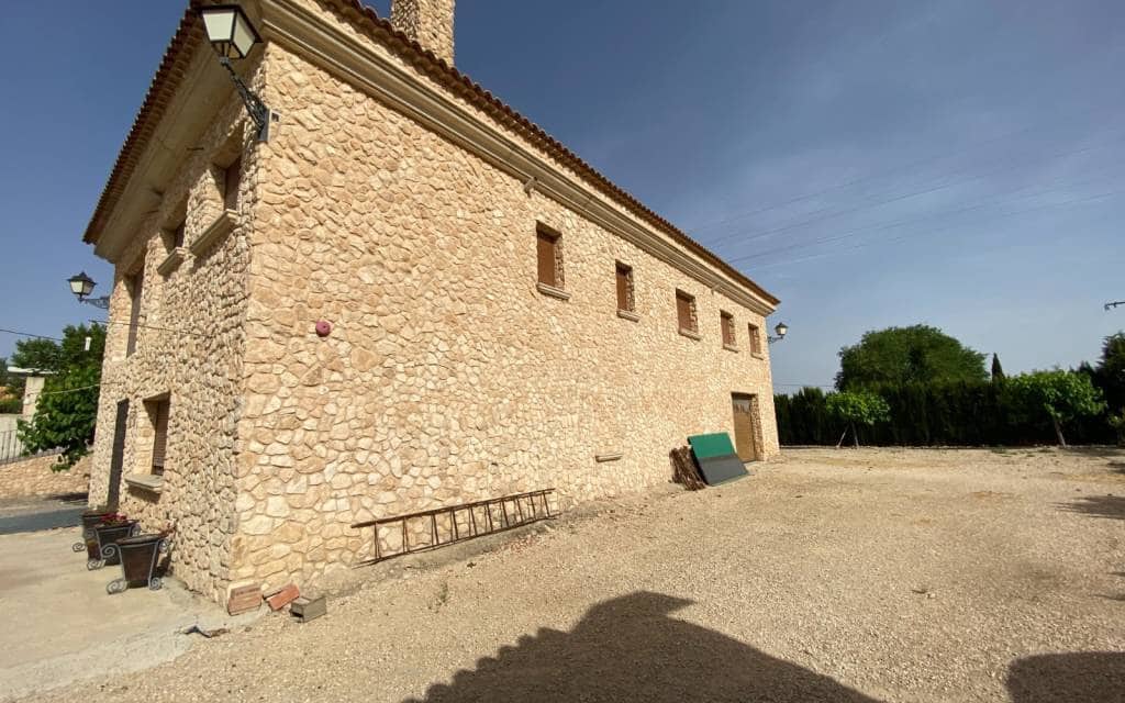 5 bedroom Villa for sale in Villena with pool garage - € 450,000 (Ref: 6919990)